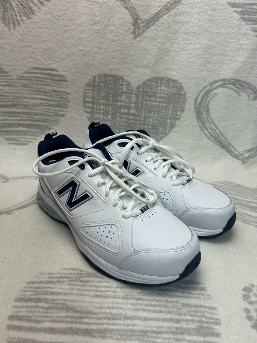 New balance 623 v3 mens Sz 10.5 white and navy cross training running sneakers